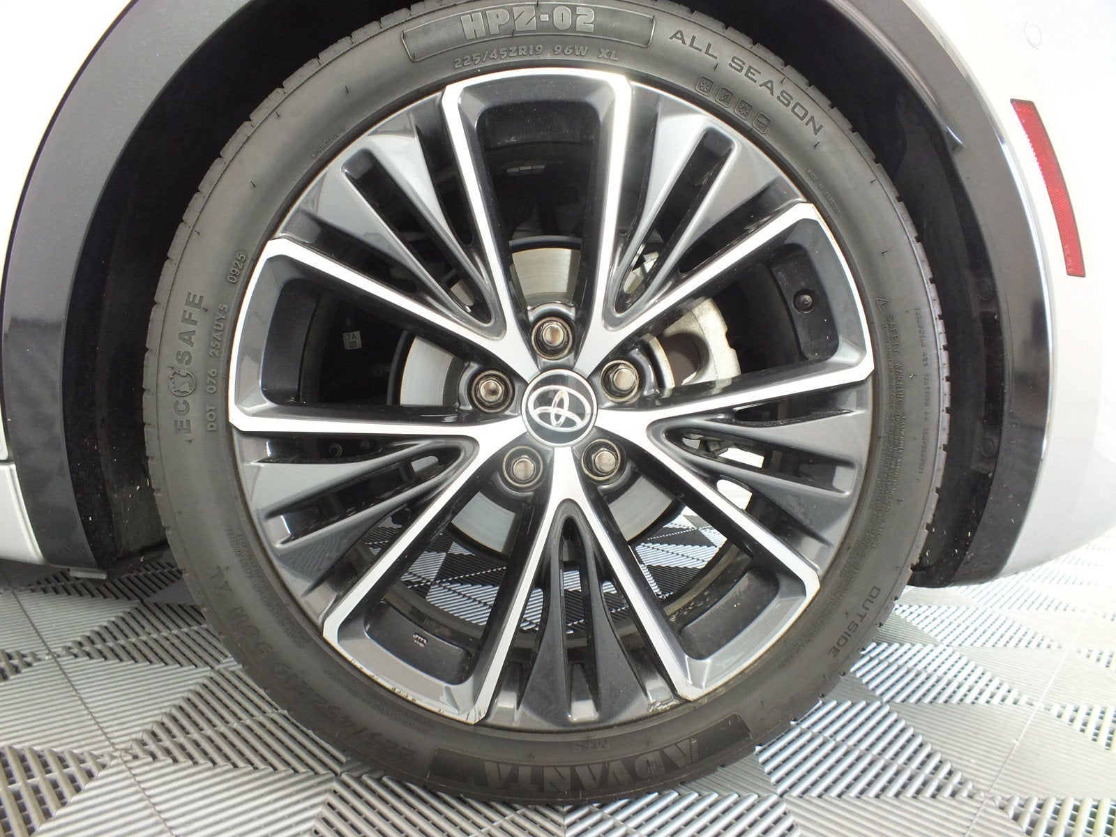 2023 Toyota Prius Limited *CLEAN CARFAX!*