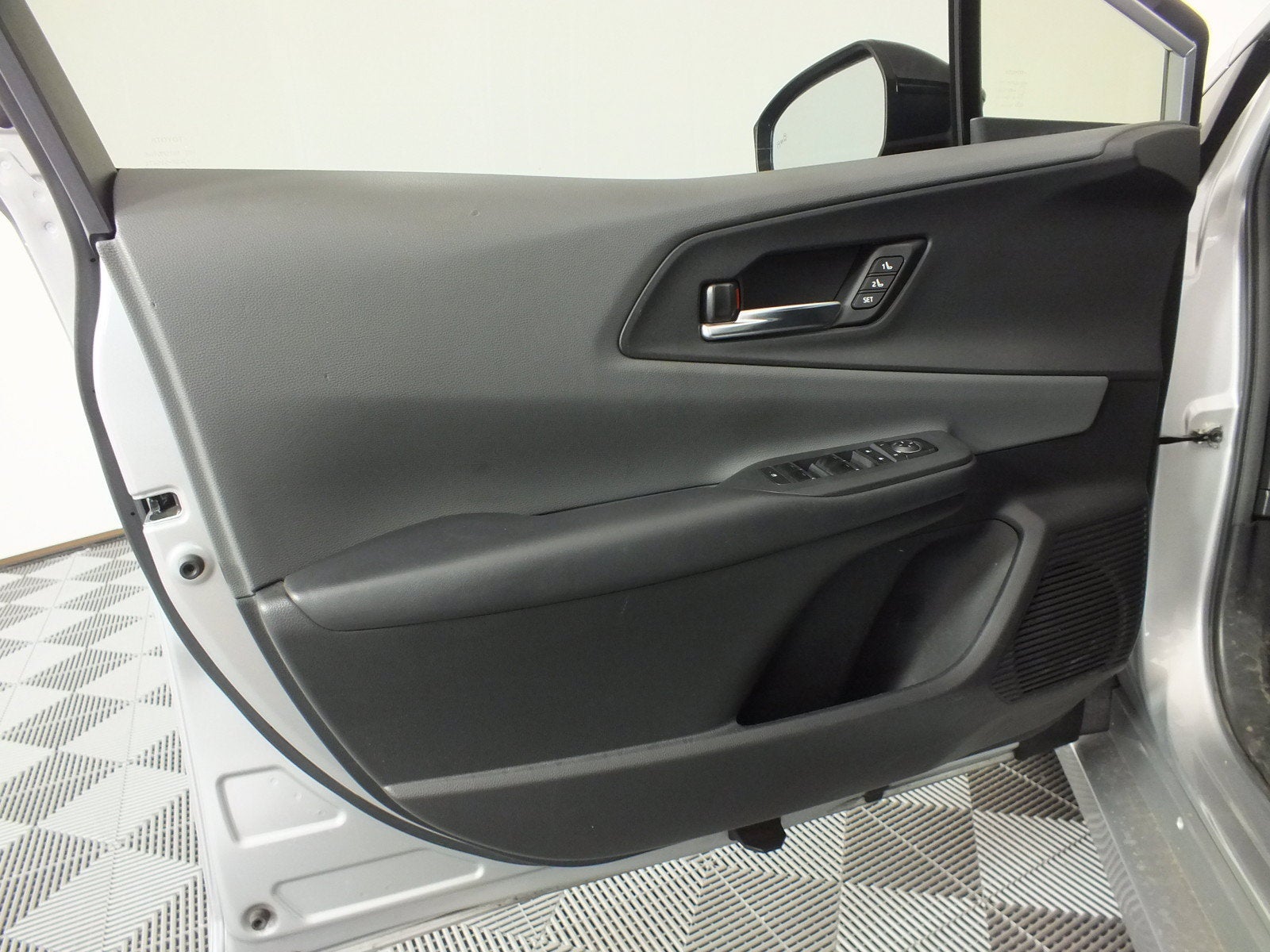 2023 Toyota Prius Limited *CLEAN CARFAX!*