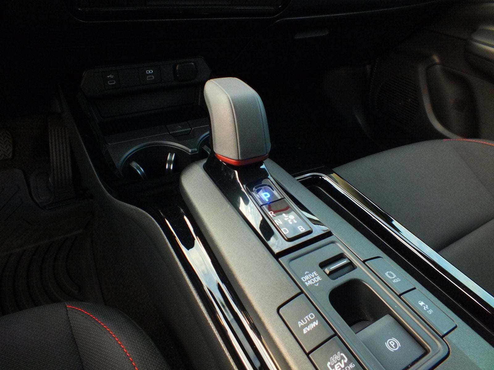 2025 Toyota Prius Plug-In Hybrid SE *1-OWNER! ONLY 10K MILES!*