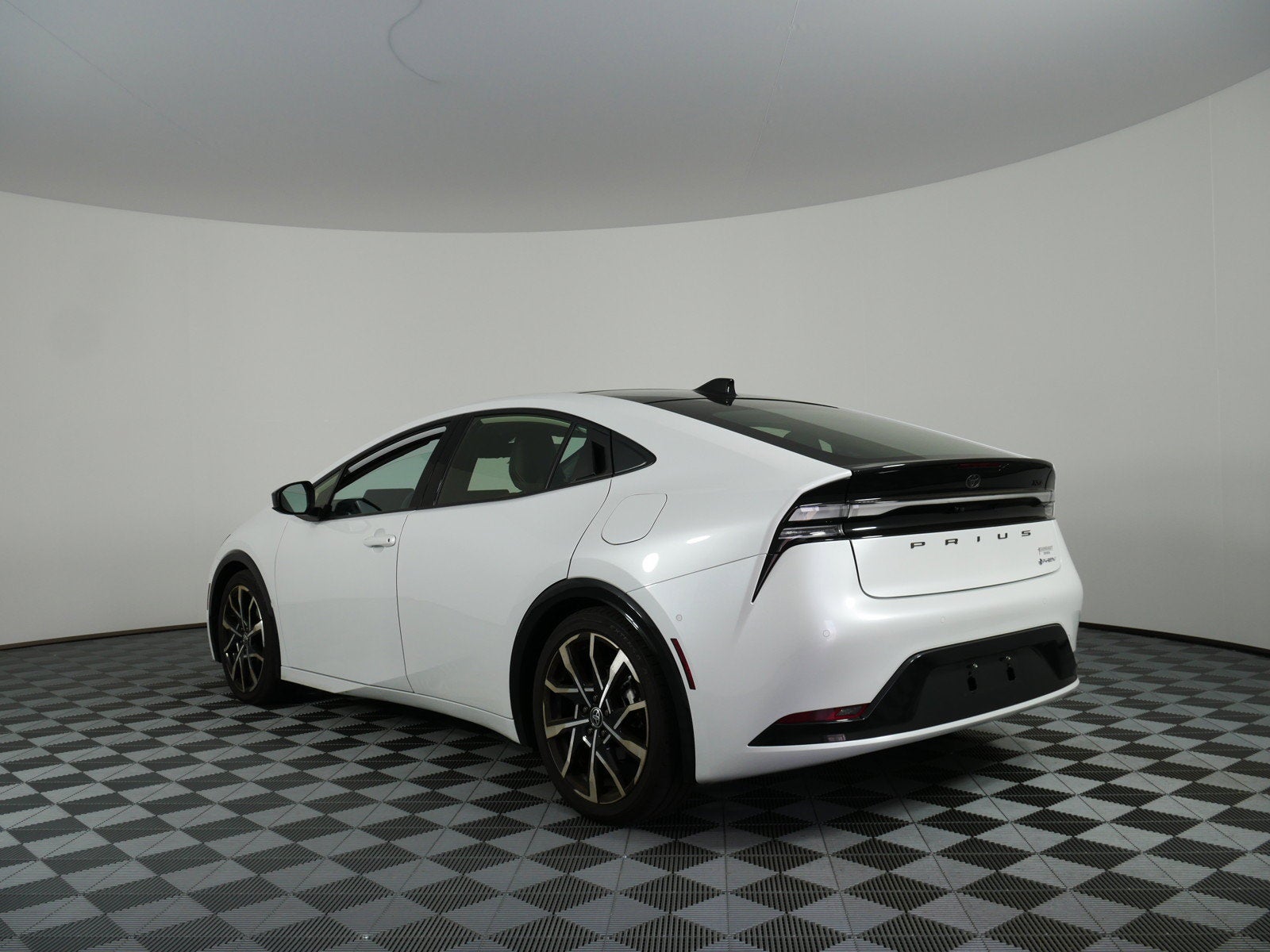 2026 Toyota Prius Plug-In Hybrid XSE Premium *1-OWNER!*