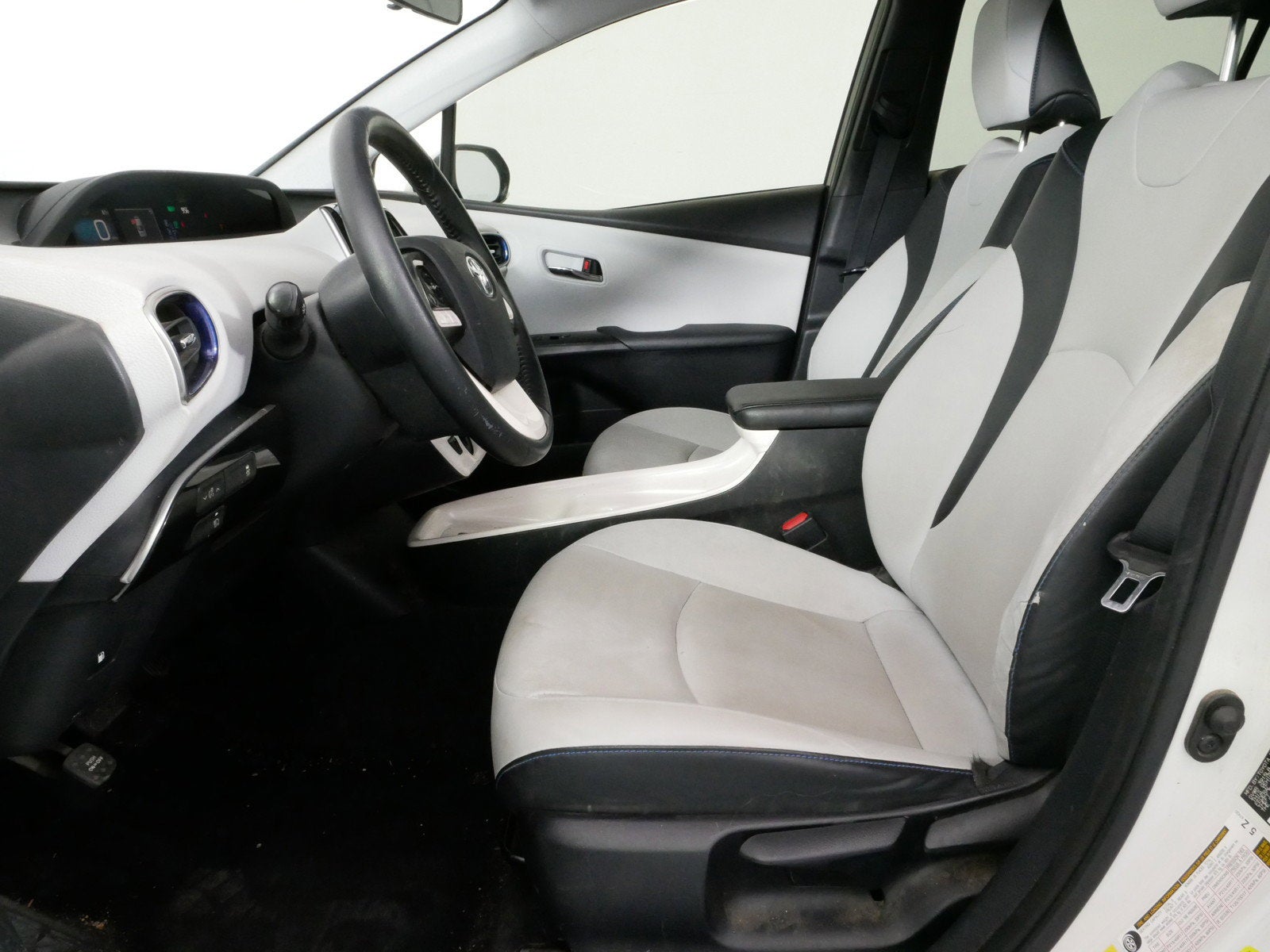 2016 Toyota Prius Three Touring *CLEAN CARFAX*