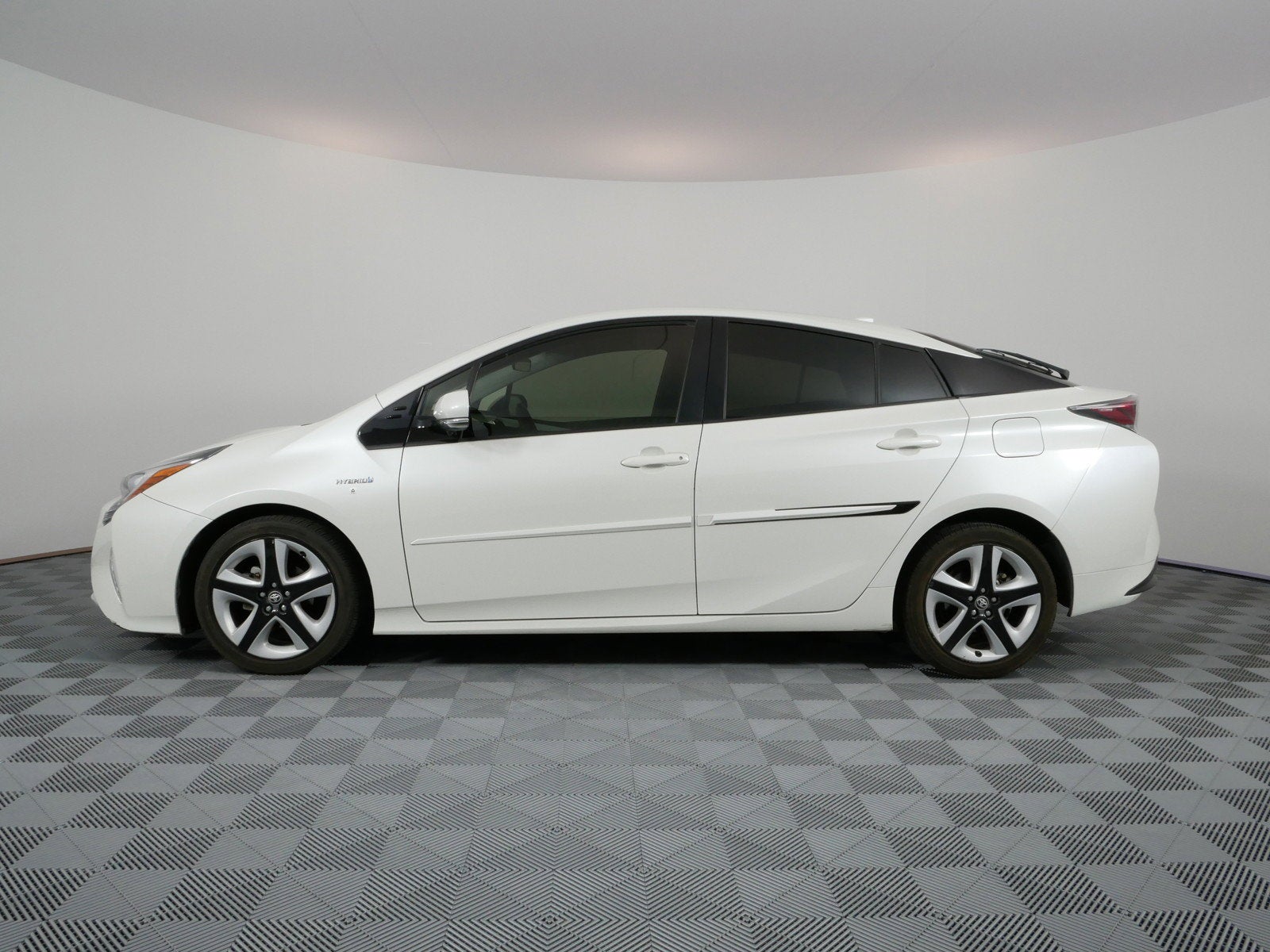 2016 Toyota Prius Three Touring *CLEAN CARFAX*