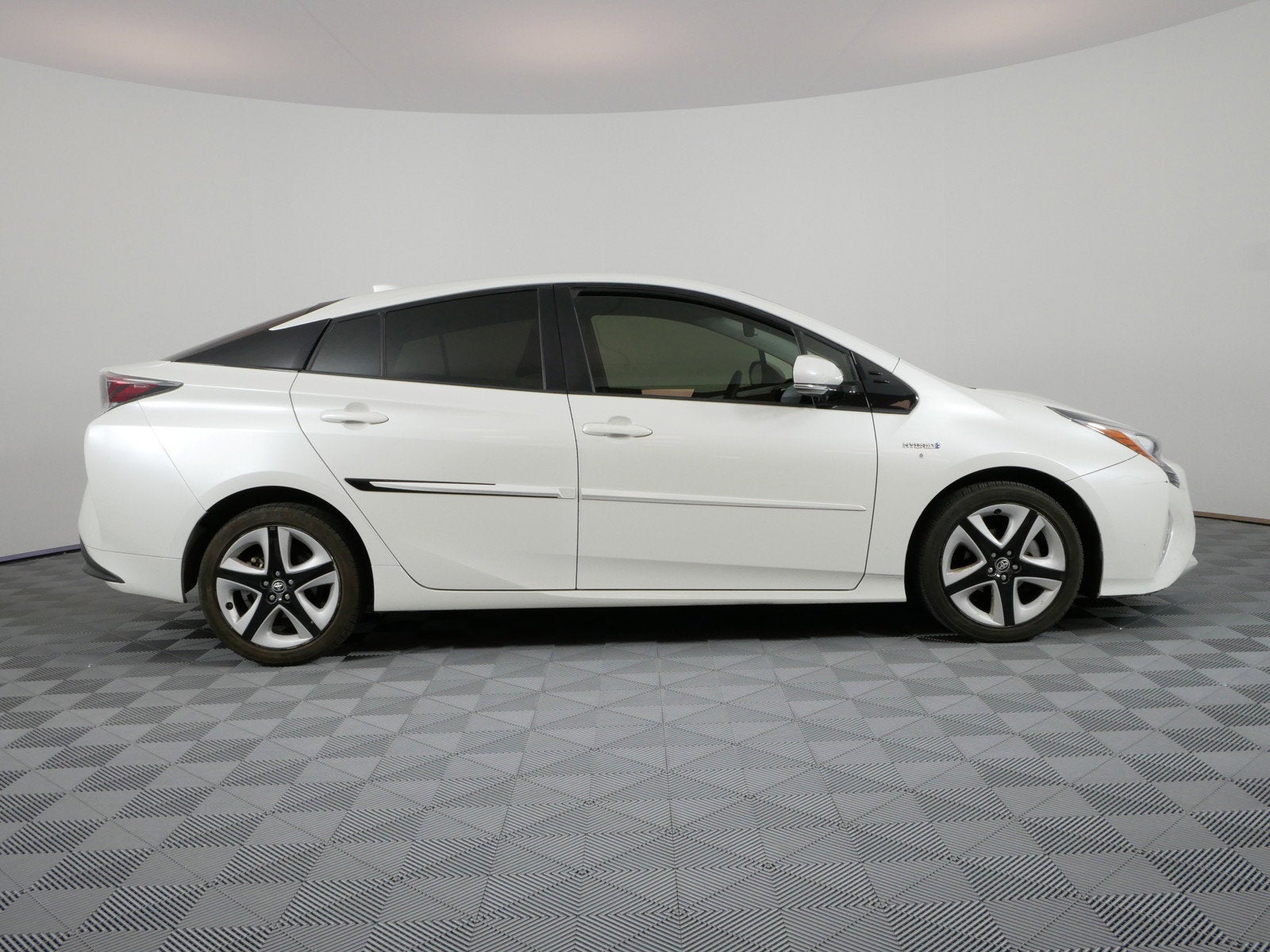 2016 Toyota Prius Three Touring *CLEAN CARFAX*