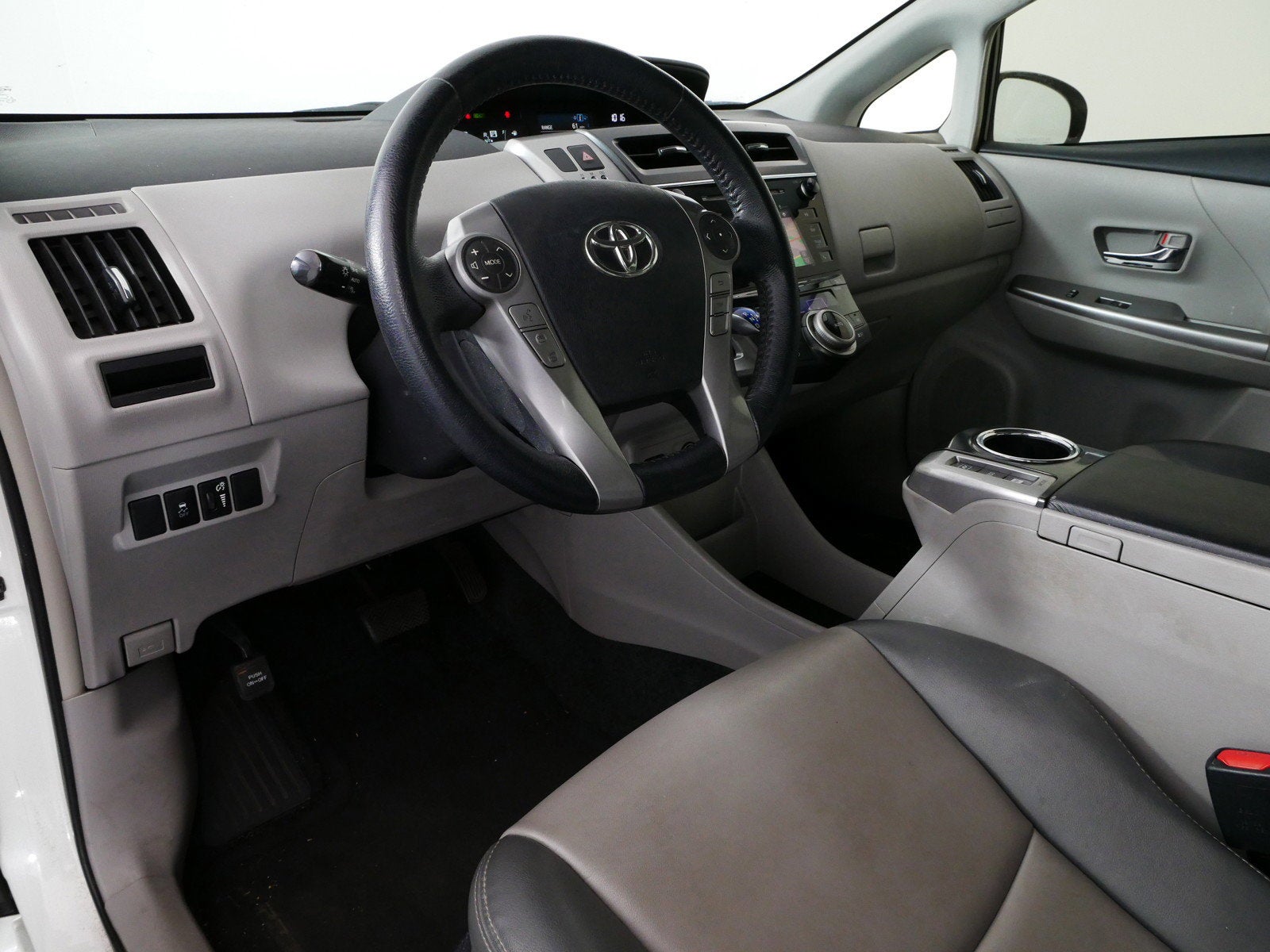 2017 Toyota Prius v Four *1-OWNER*