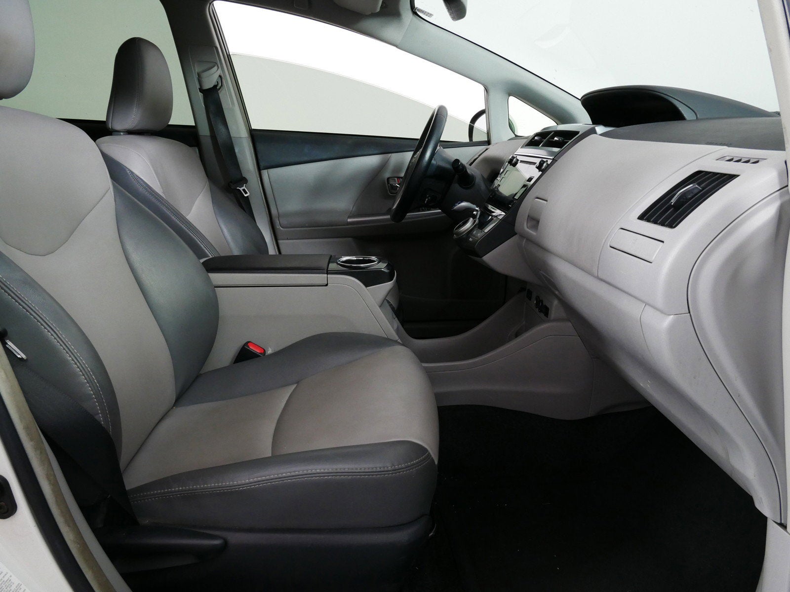 2017 Toyota Prius v Four *1-OWNER*