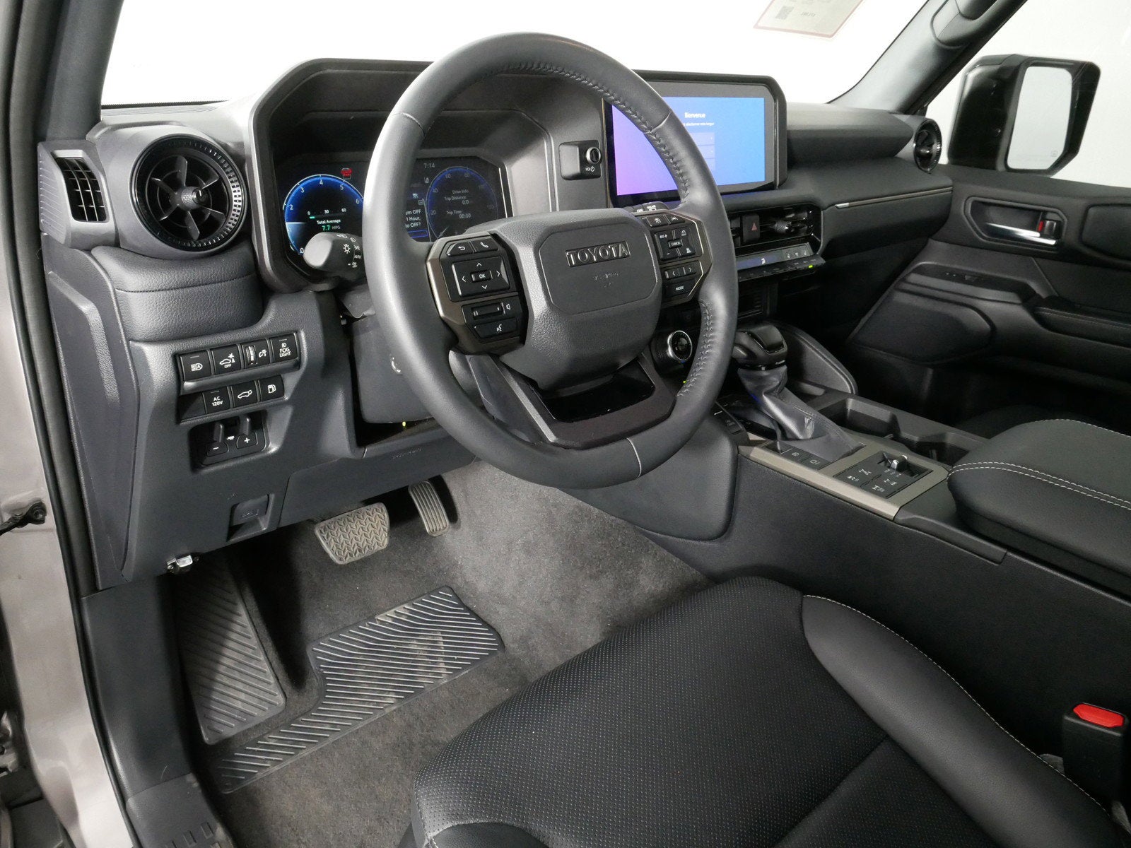 2025 Toyota Land Cruiser Base 4WD Hybrid *1-OWNER! LOW MILES!*