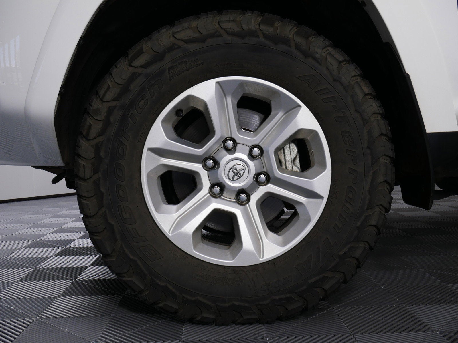 2024 Toyota 4Runner SR5 2WD *1-OWNER*