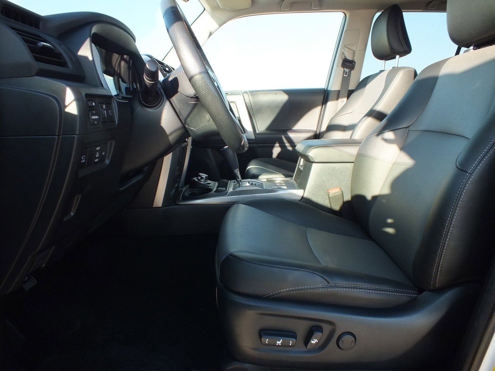 2024 Toyota 4Runner SR5 Premium 4X4 *1 OWNER, CLEAN CARFAX!*