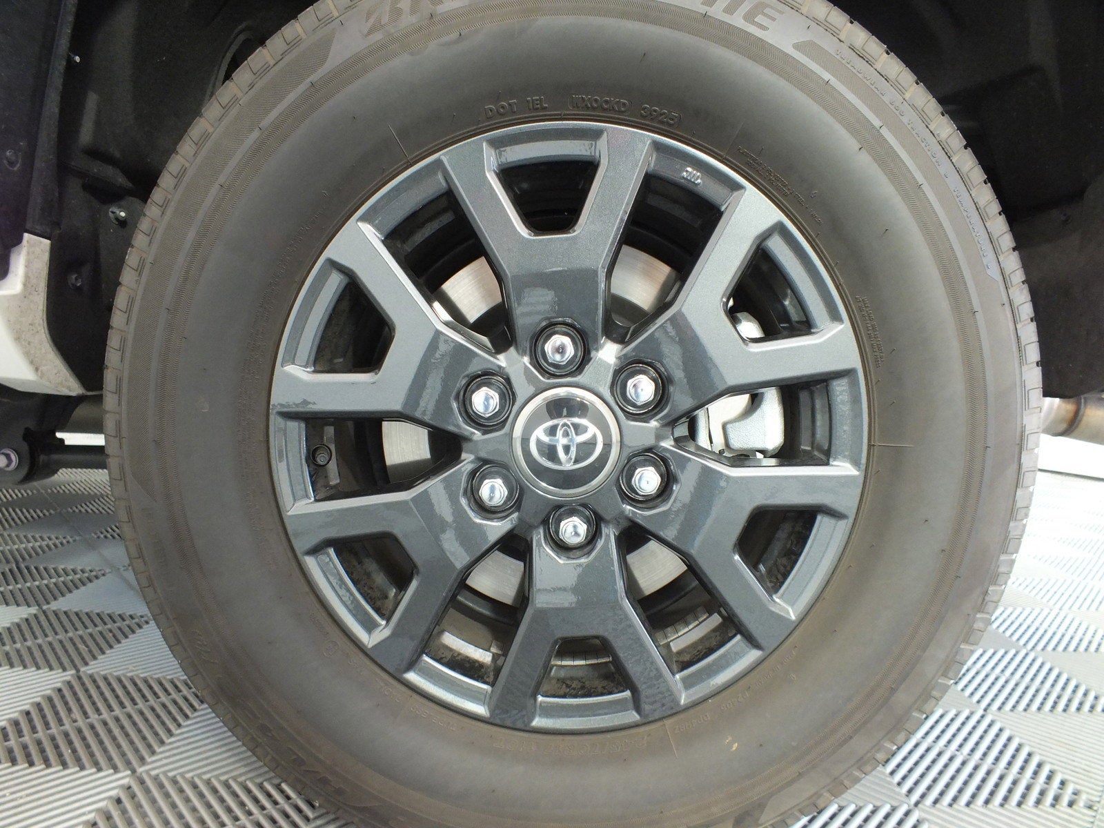 2025 Toyota 4Runner SR5 4WD *1-OWNER*