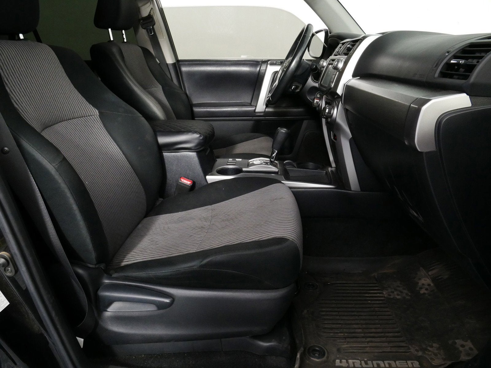 2018 Toyota 4Runner SR5 RWD *ROOMY!*