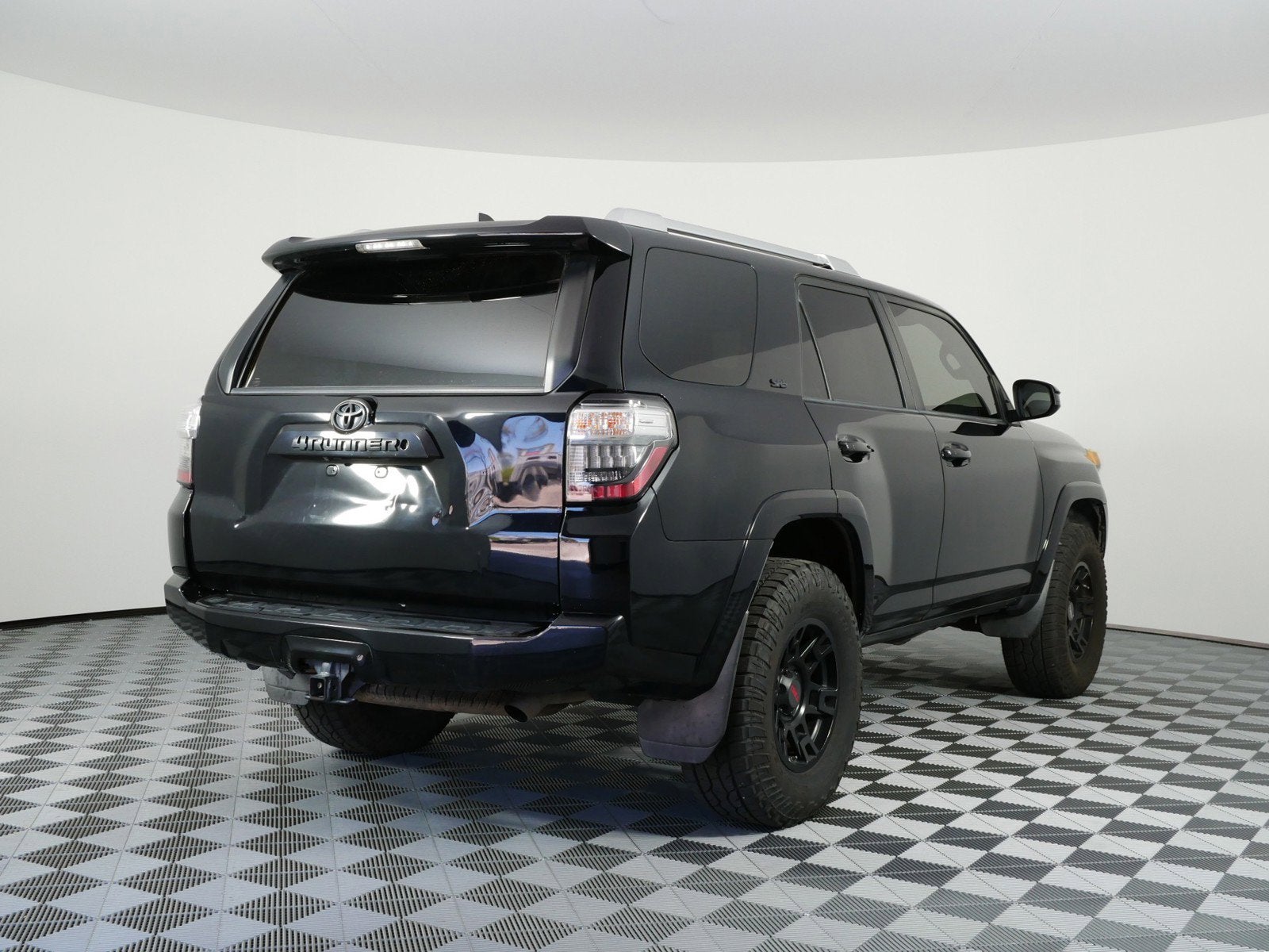2018 Toyota 4Runner SR5 RWD *ROOMY!*