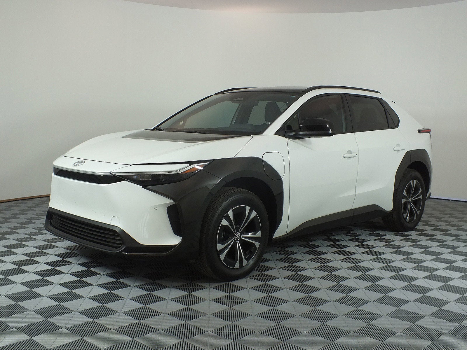 2025 Toyota bZ4X XLE *1-OWNER*