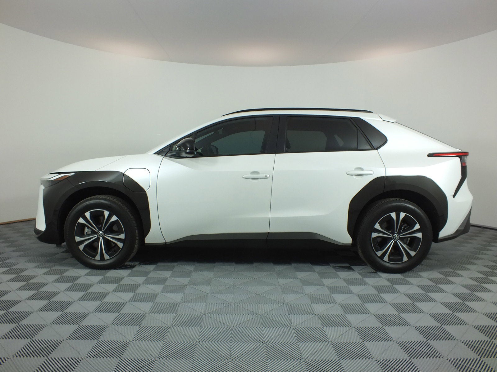 2025 Toyota bZ4X XLE *1-OWNER*