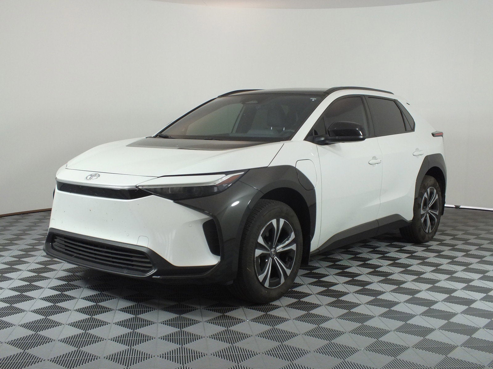 2024 Toyota bZ4X XLE AWD *1-OWNER*