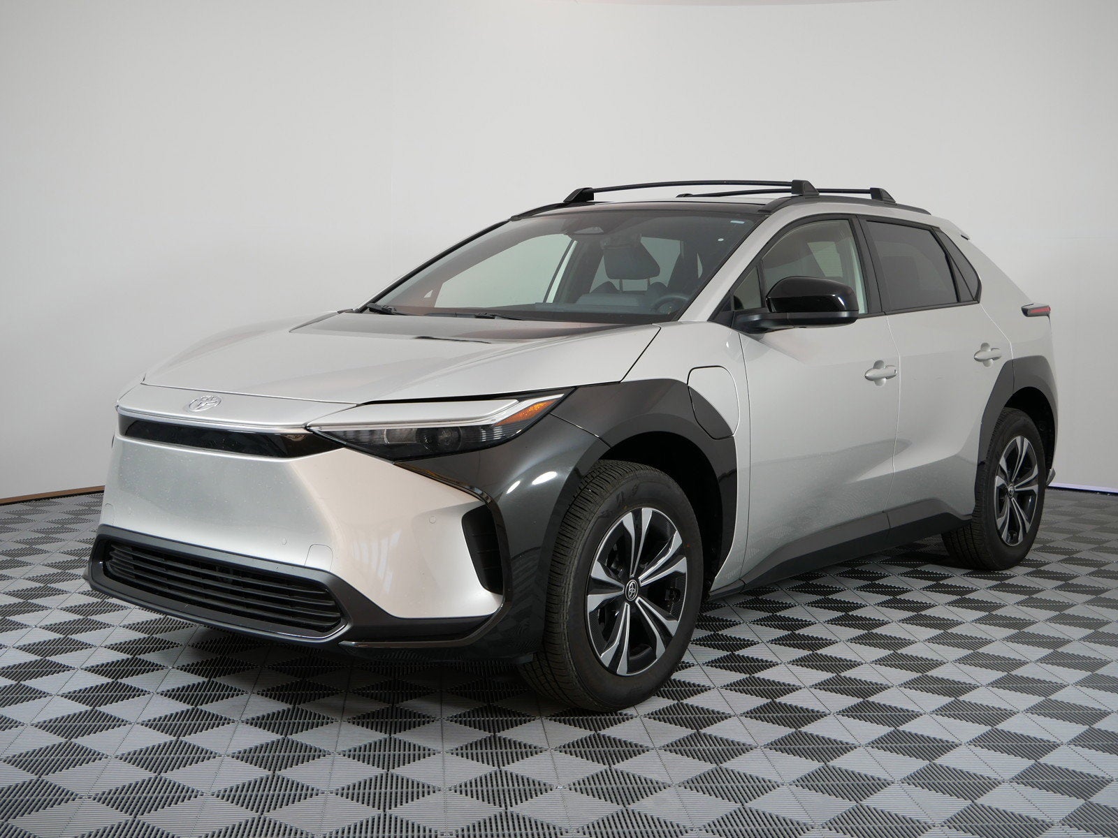 Used 2024 Toyota bZ4X XLE with VIN JTMABACA9RA082665 for sale in Mesa, AZ