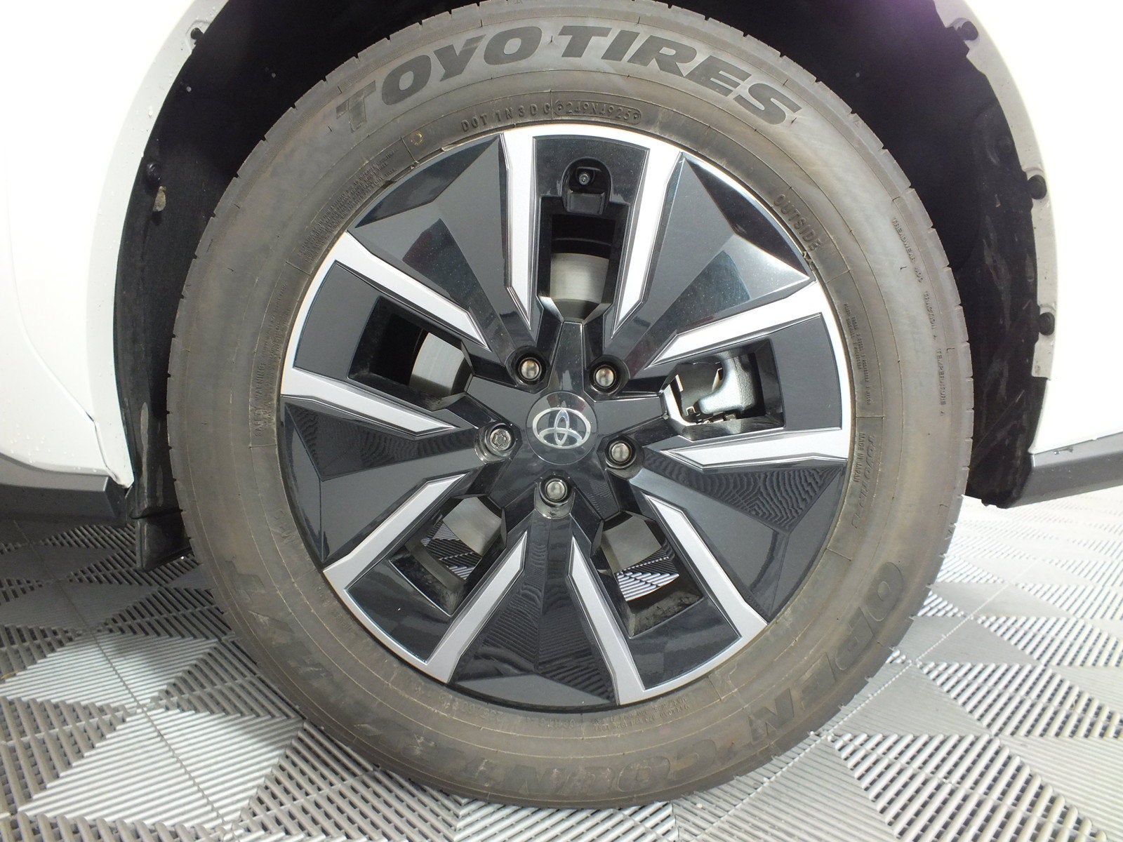 2026 Toyota bZ XLE AWD *1-OWNER! UNDER 7K MILES!*