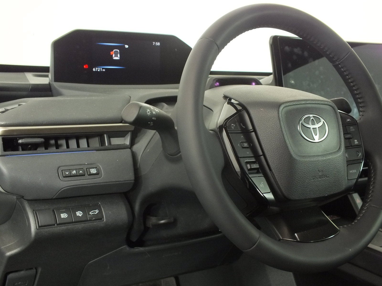 2026 Toyota bZ XLE AWD *1-OWNER! UNDER 7K MILES!*