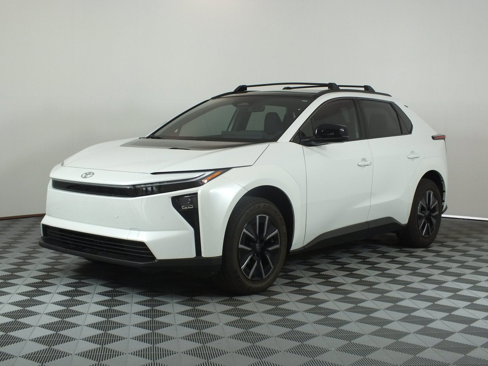 2026 Toyota bZ XLE AWD *1-OWNER! UNDER 7K MILES!*