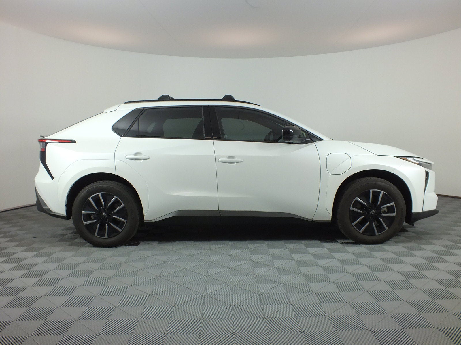 2026 Toyota bZ XLE AWD *1-OWNER! UNDER 7K MILES!*