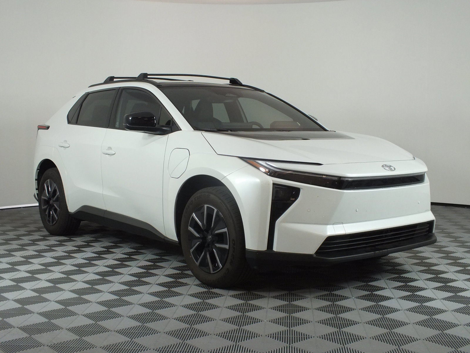 2026 Toyota bZ XLE AWD *1-OWNER! UNDER 7K MILES!*