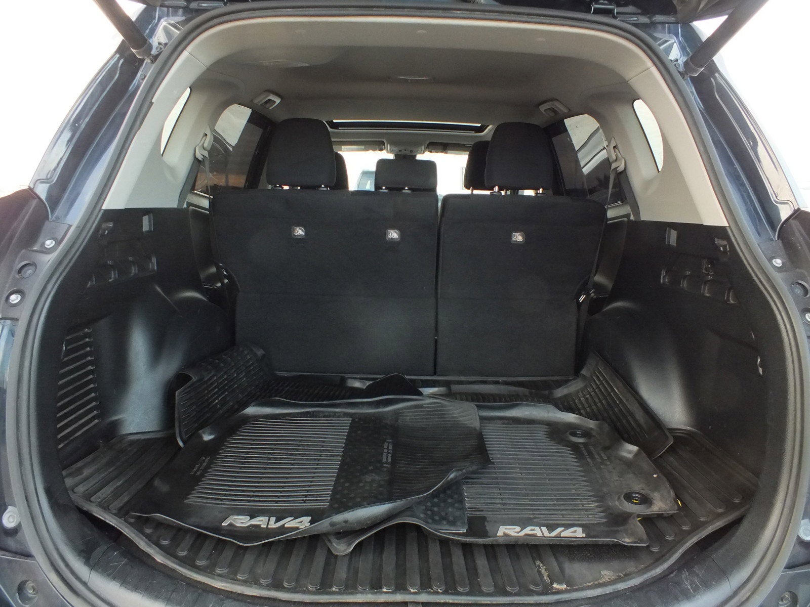 2017 Toyota RAV4 XLE *CLEAN CARFAX*