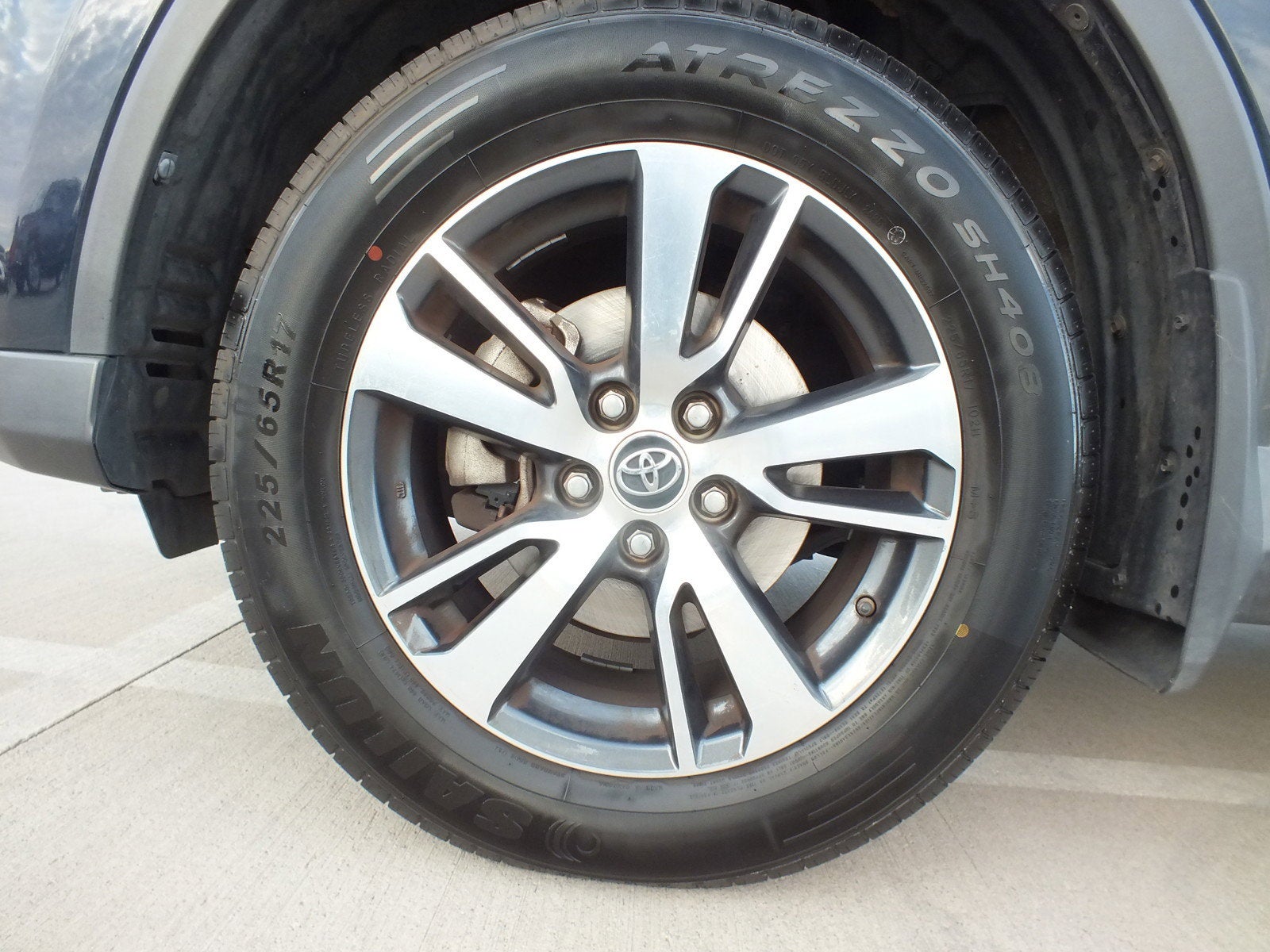 2017 Toyota RAV4 XLE *CLEAN CARFAX*