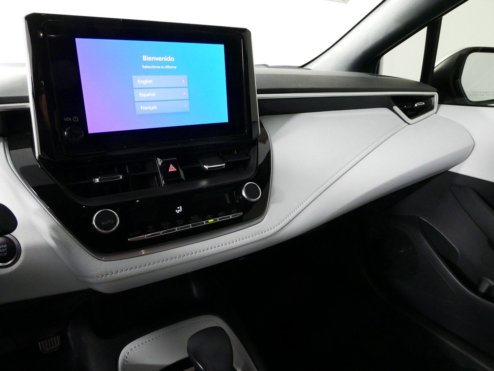 2024 Toyota Corolla Hatchback SE FWD *1-OWNER, CLEAN CARFAX!*