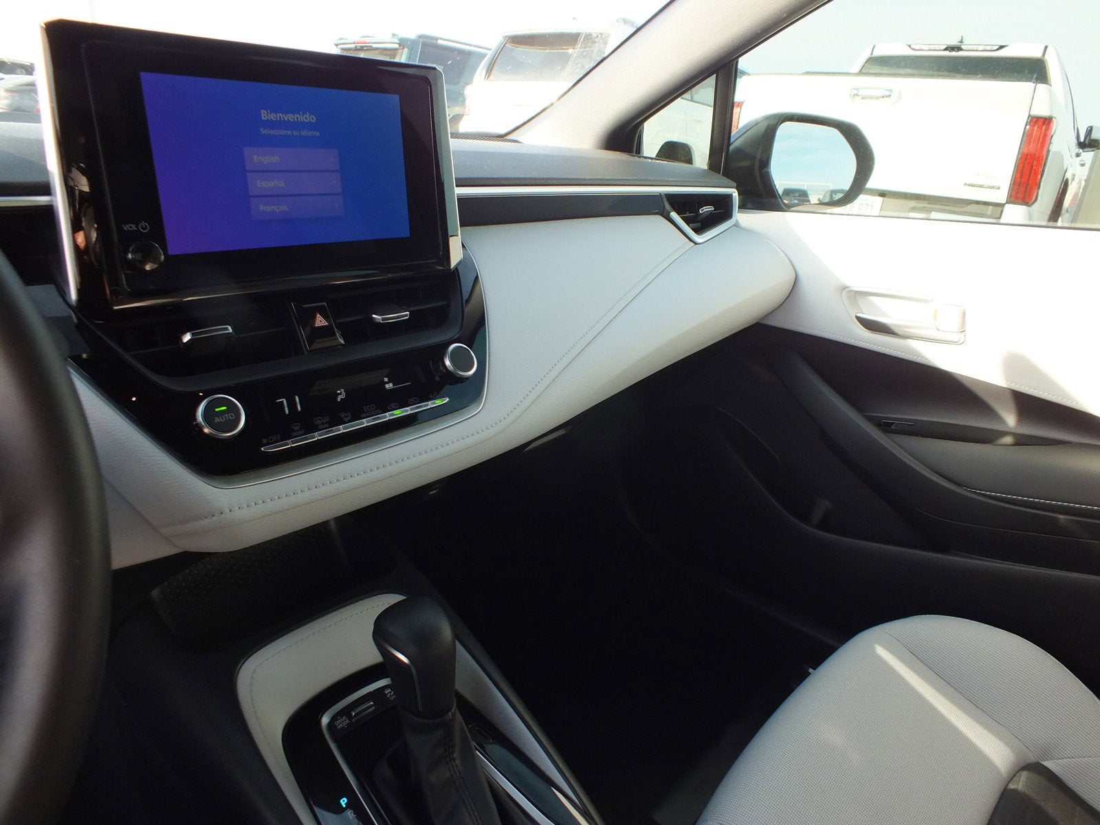 2025 Toyota Corolla Hatchback SE FWD *1 OWNER, CLEAN CARFAX!*