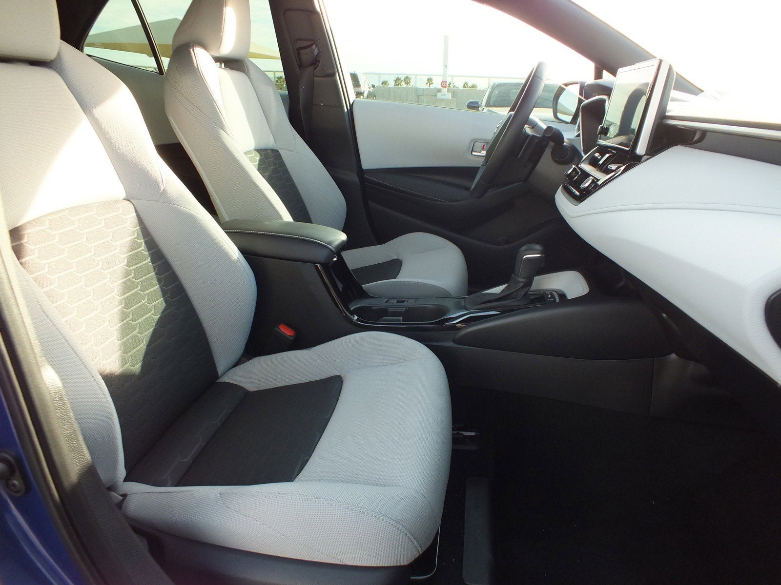 2025 Toyota Corolla Hatchback SE FWD *1 OWNER, CLEAN CARFAX!*