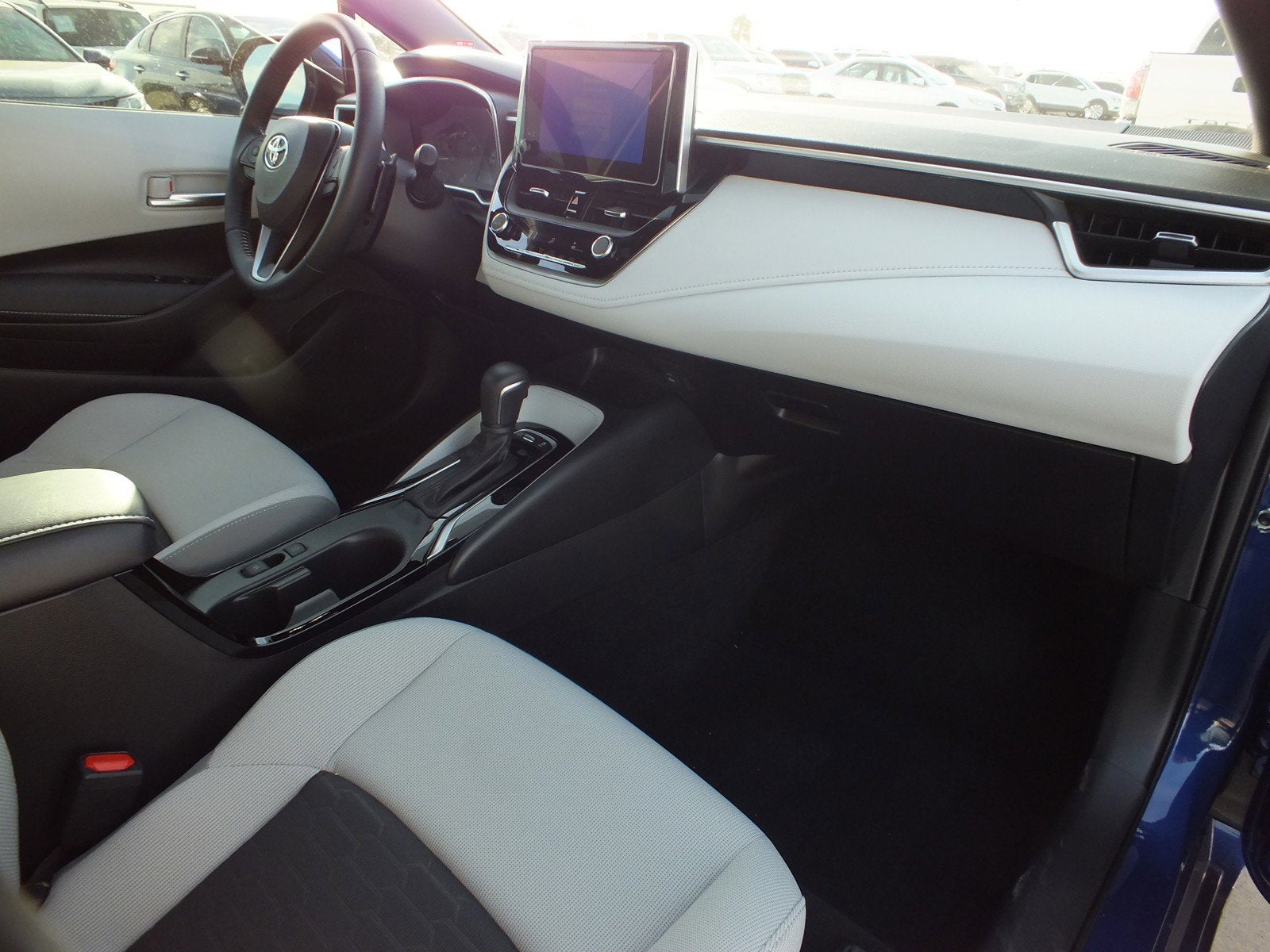 2025 Toyota Corolla Hatchback SE FWD *1 OWNER, CLEAN CARFAX!*