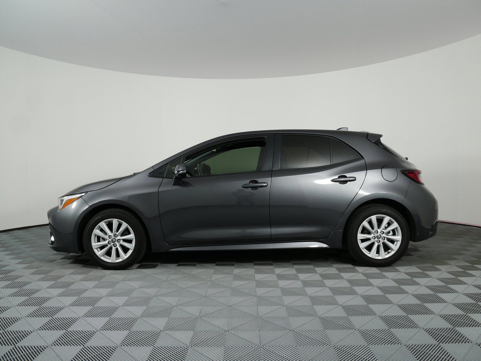 2024 Toyota Corolla Hatchback SE *1-OWNER! LOW MILES*