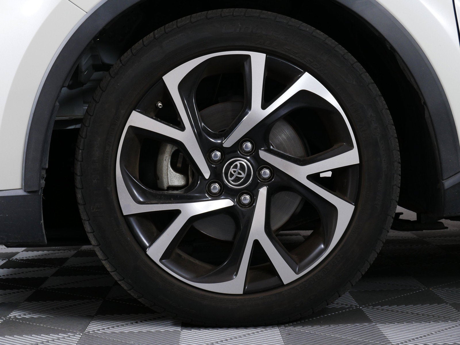 2019 Toyota C-HR XLE *RELIABLE DAILY DRIVER*