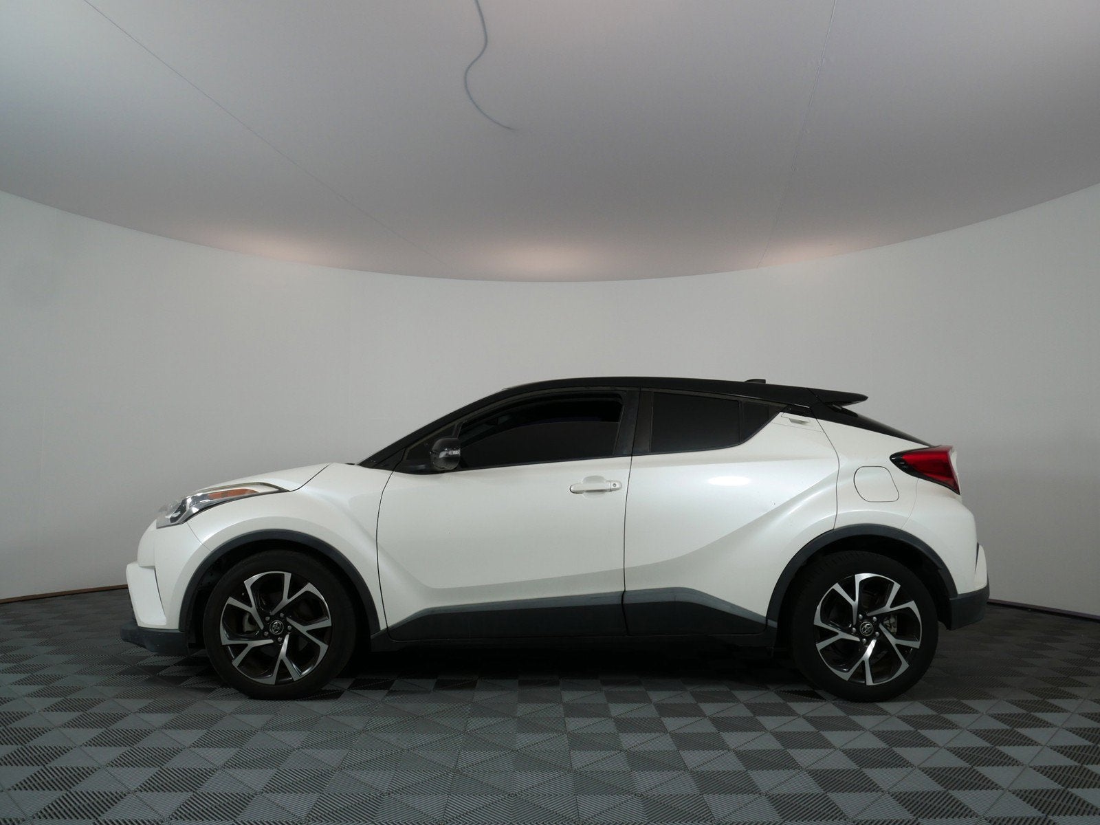 2019 Toyota C-HR XLE *RELIABLE DAILY DRIVER*