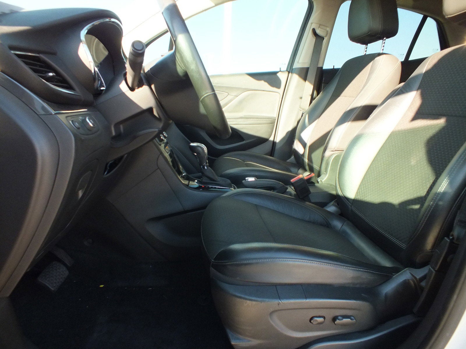 2017 Buick Encore Preferred FWD *CLEAN CARFAX!*