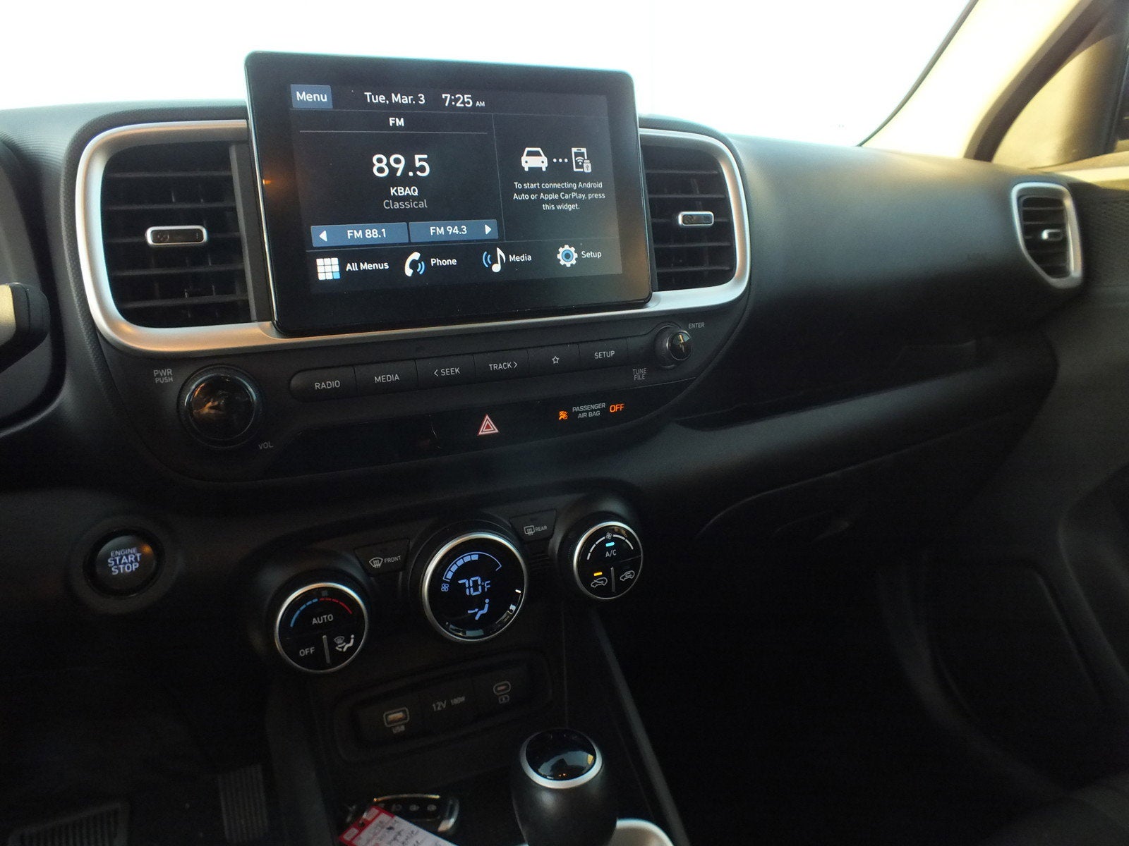 2024 Hyundai Venue SEL *LOW MILES!*