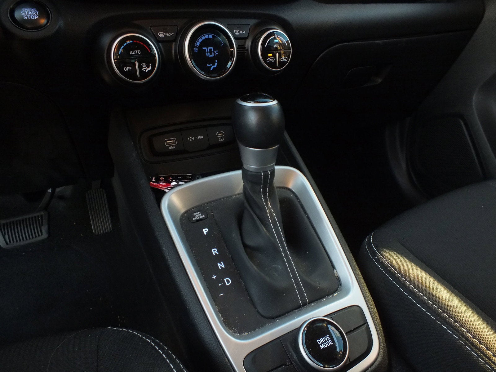 2024 Hyundai Venue SEL *LOW MILES!*