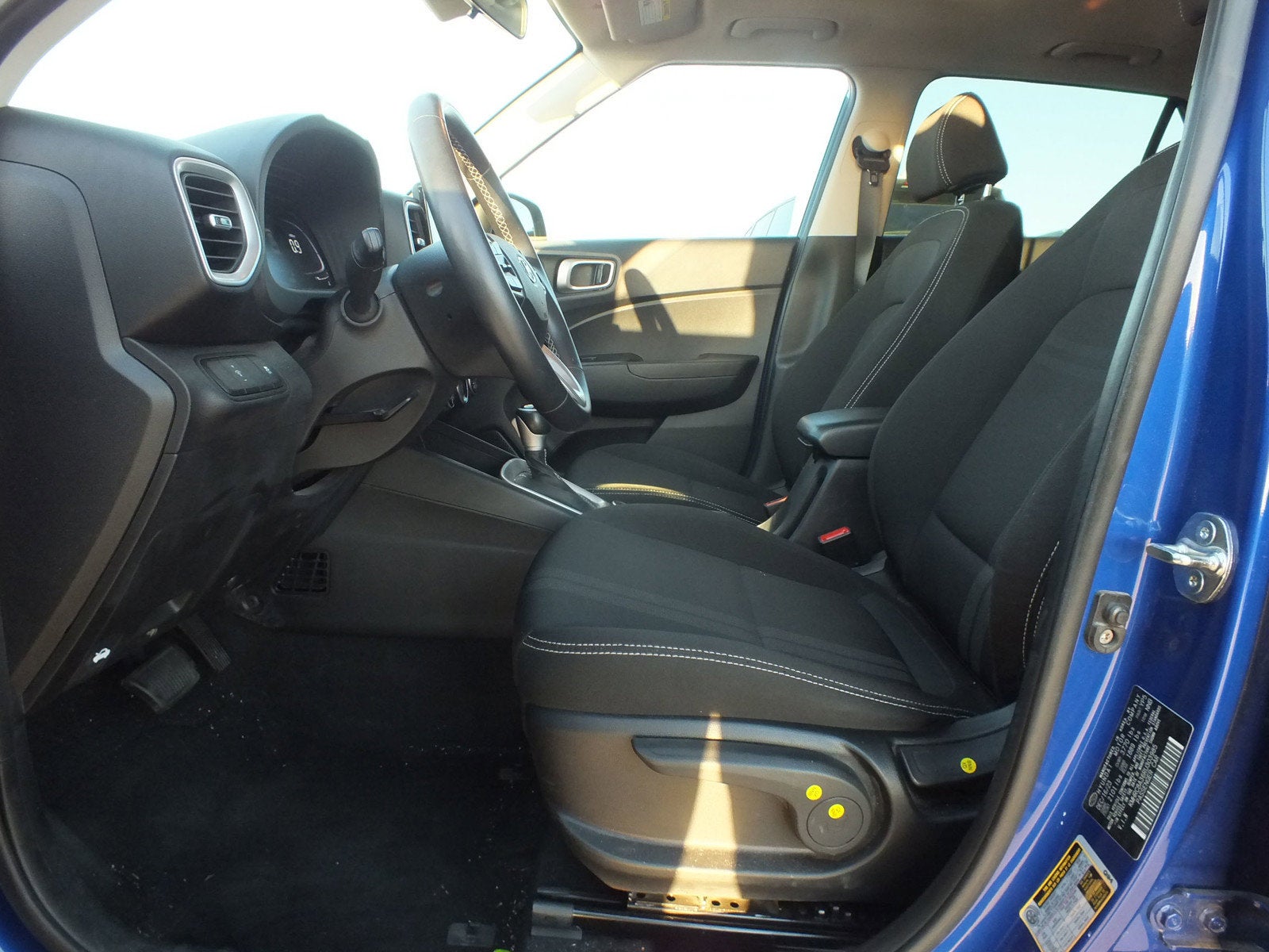 2024 Hyundai Venue SEL *LOW MILES!*