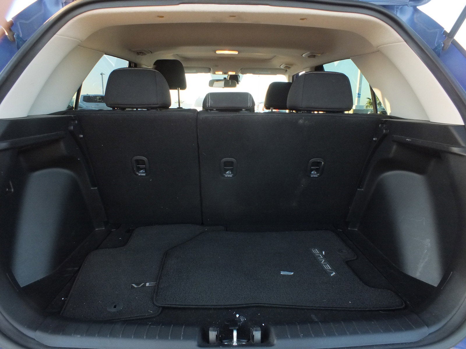 2024 Hyundai Venue SEL *LOW MILES!*