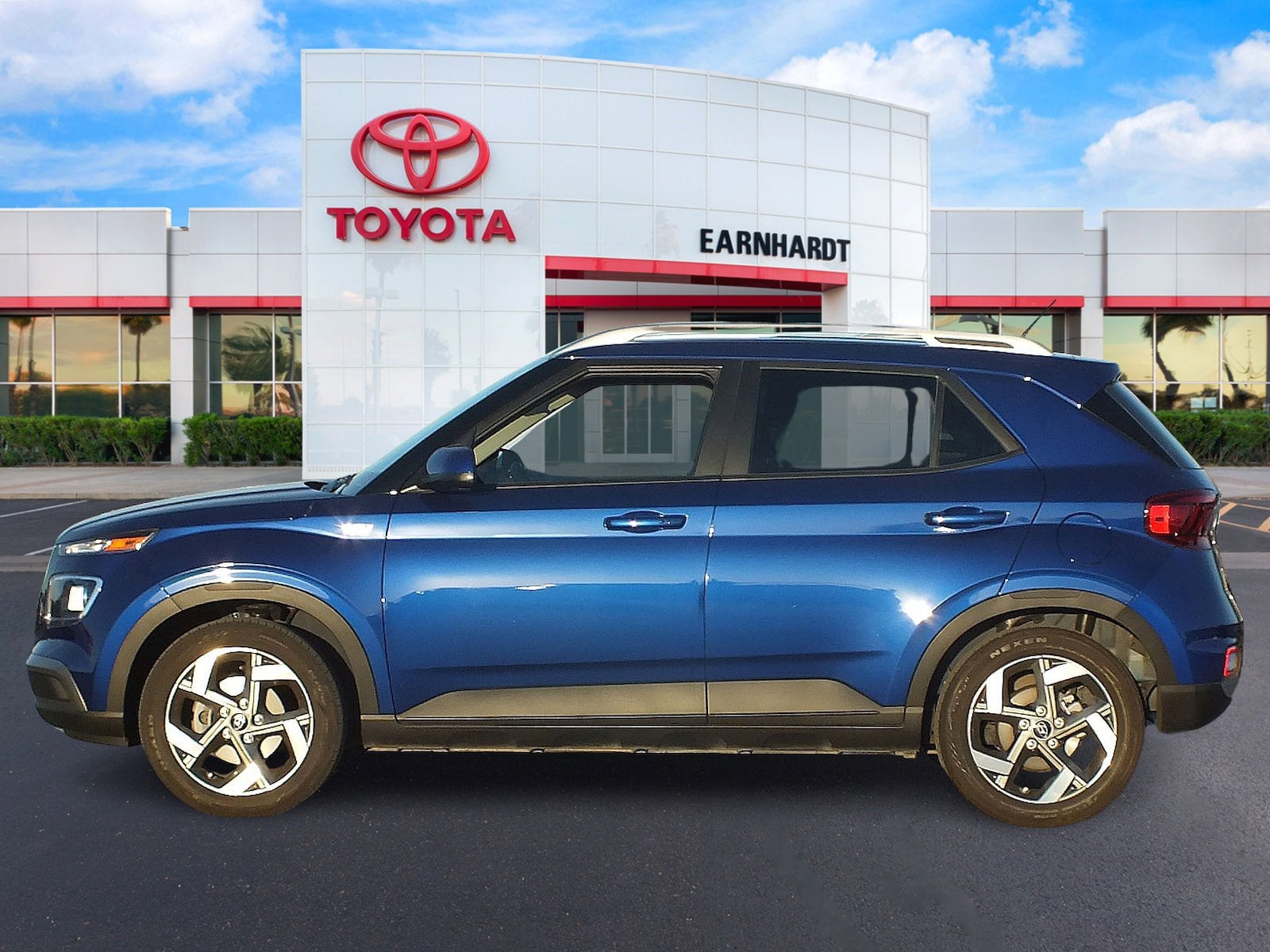 2024 Hyundai Venue SEL *LOW MILES!*