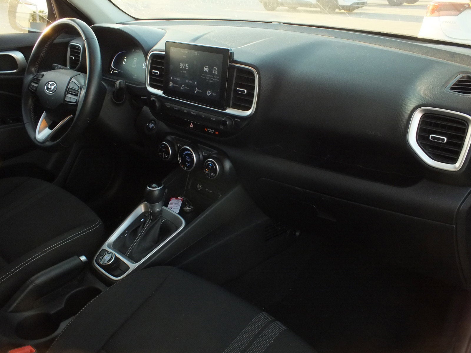 2024 Hyundai Venue SEL *LOW MILES!*