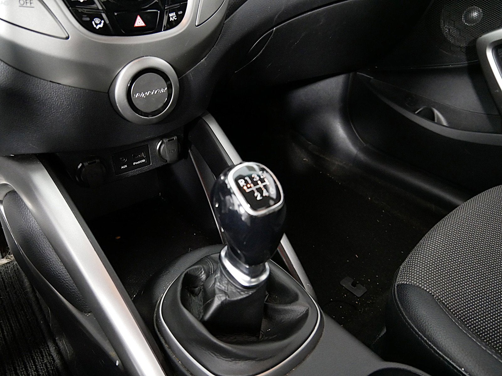 2013 Hyundai Veloster w/Black Int FWD *CLEAN CARFAX!*