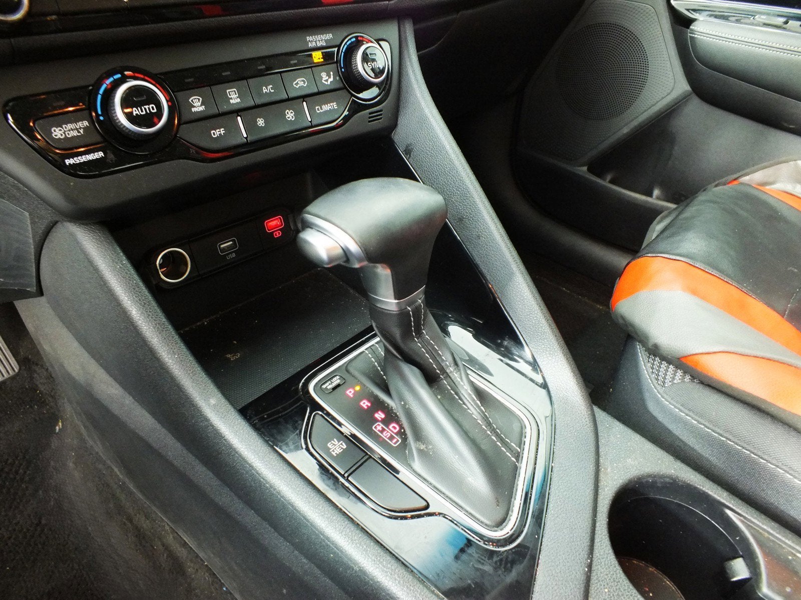 2022 Kia Niro LXS Plug-In Hybrid *CLEAN CARFAX, 1 OWNER!*