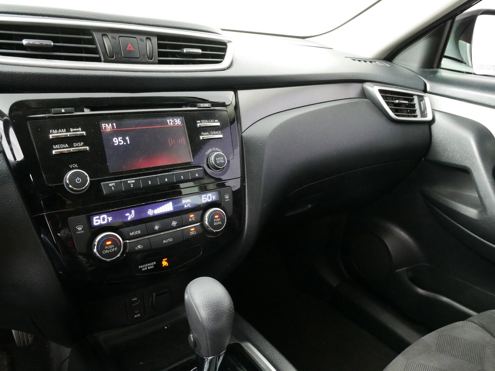 2016 Nissan Rogue SV *CLEAN CARFAX!*