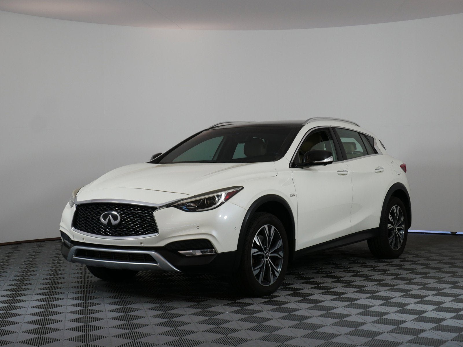 2018 INFINITI QX30 ESSENTIAL AWD *CLEAN CARFAX*