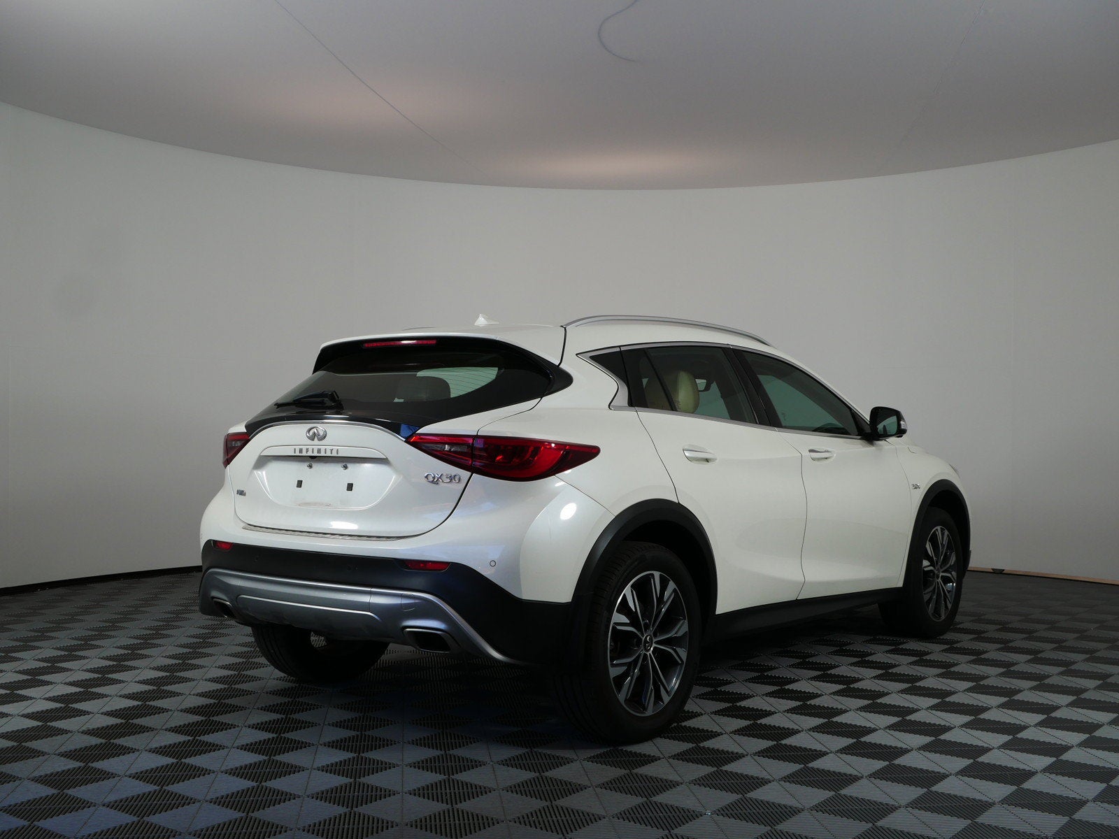2018 INFINITI QX30 ESSENTIAL AWD *CLEAN CARFAX*