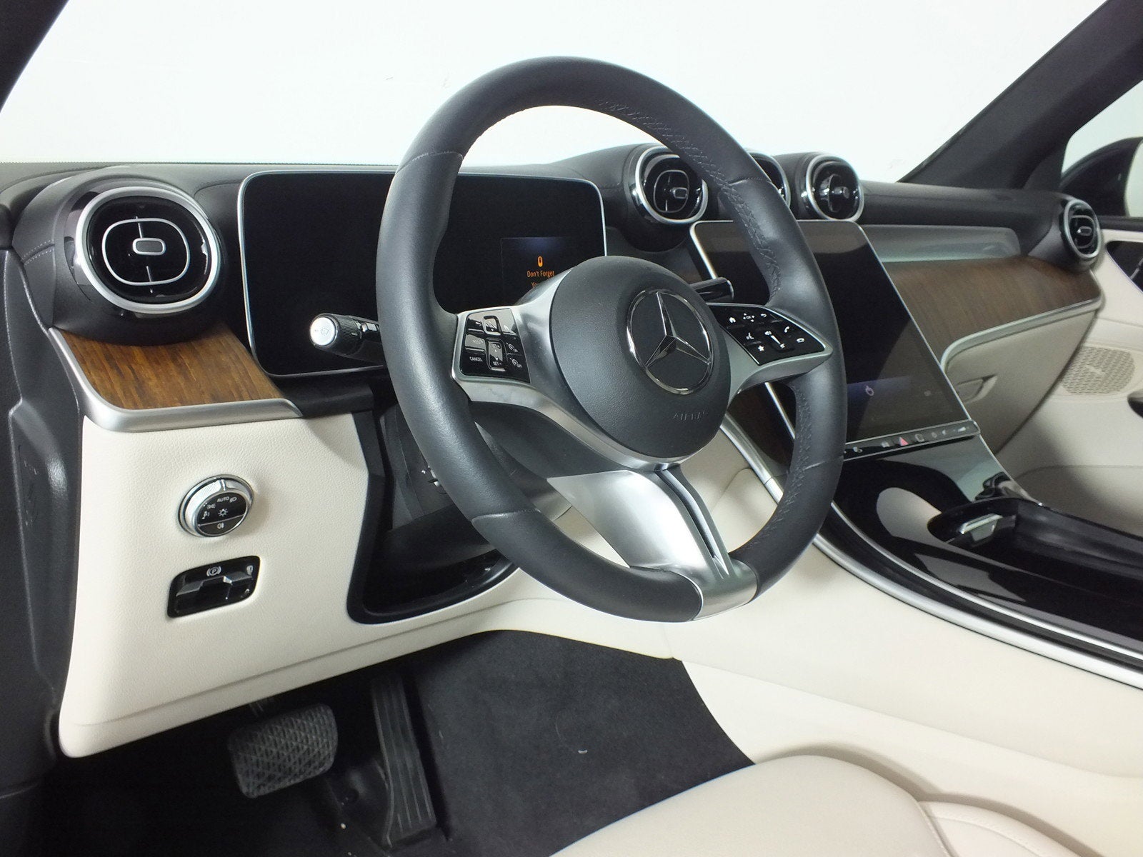 2024 Mercedes-Benz GLC GLC 300 *LOW MILES! CLEAN CARFAX!*