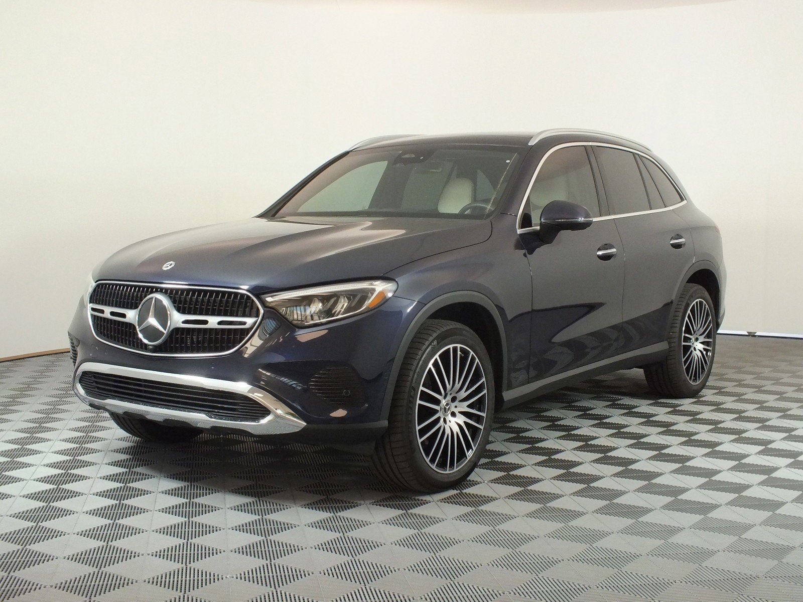 2024 Mercedes-Benz GLC GLC 300 *LOW MILES! CLEAN CARFAX!*