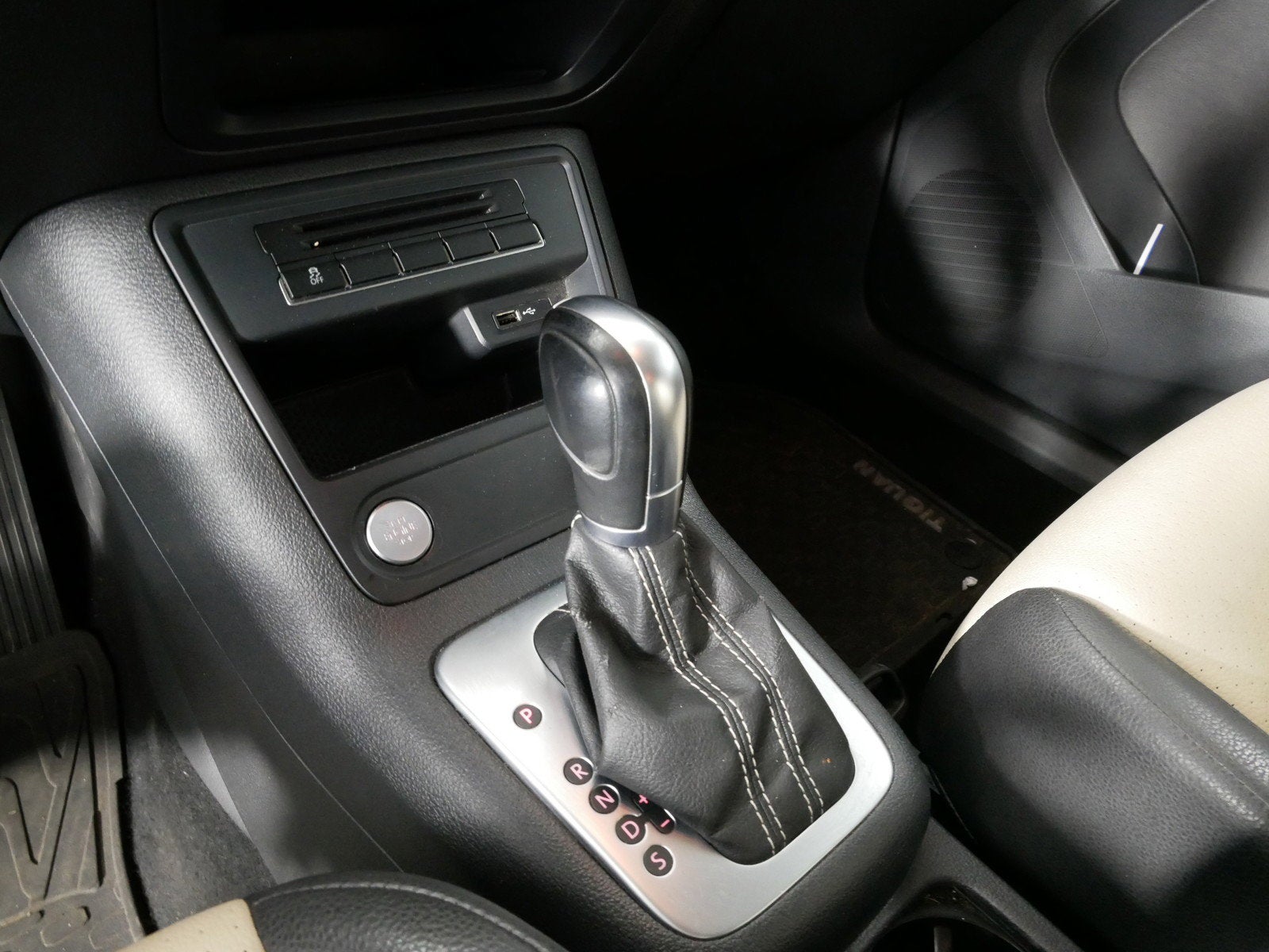 2016 Volkswagen Tiguan S *CLEAN CARFAX!*