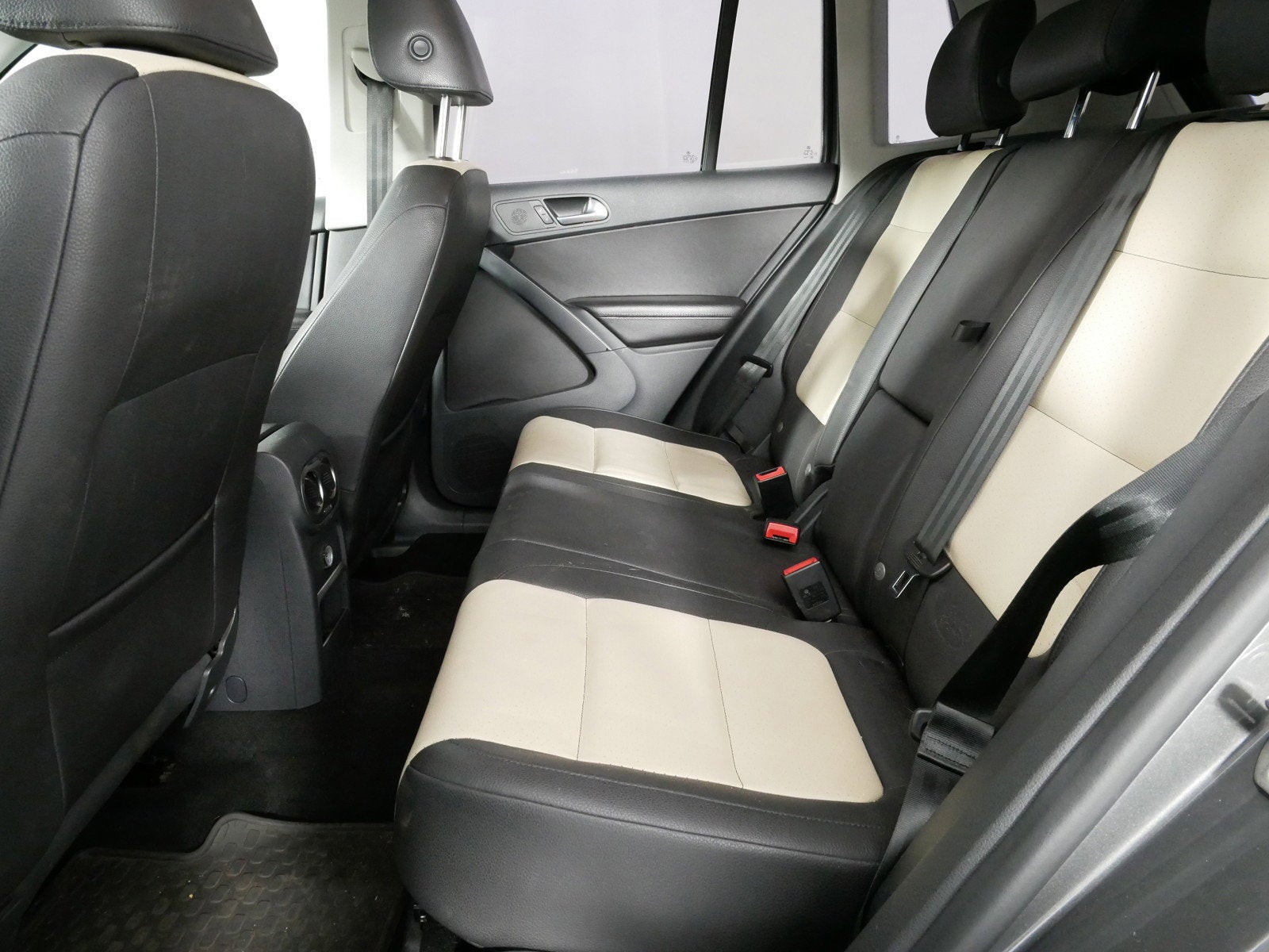 2016 Volkswagen Tiguan S *CLEAN CARFAX!*