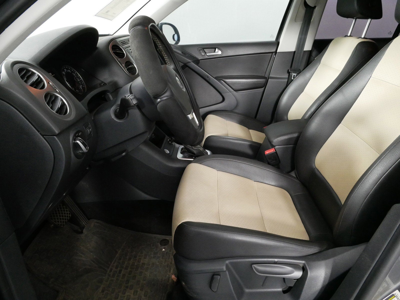 2016 Volkswagen Tiguan S *CLEAN CARFAX!*